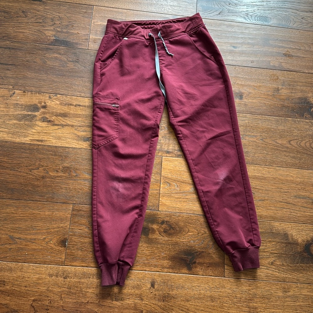 Figs Zamora Jogger Scrub Pants burgundy Size Small